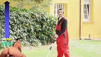 Jordi El Nino Polla Viene Tentato Dalle Curve E Dalle Abilità Di Pompino Mozzafiato Di Sara Retali E Sara Diamante